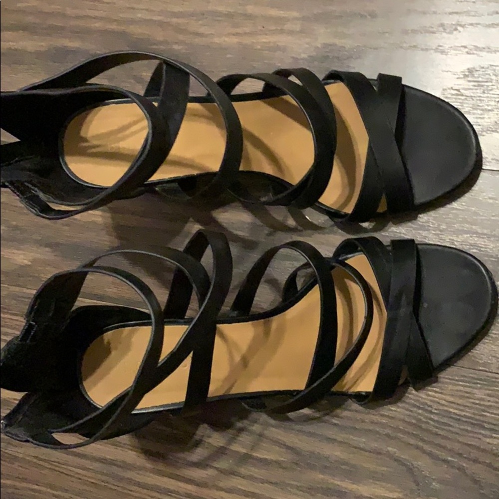 Cutout sandals - Picture 7 of 8